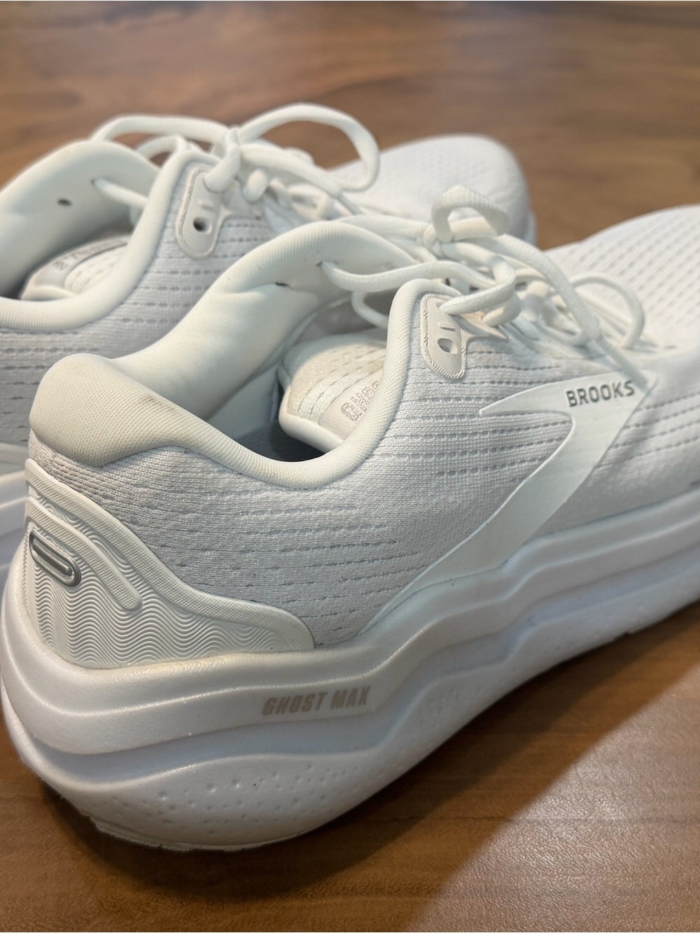 Brooks White Men's Running Sneakers with Subtle Gray Logo - Picture 5 of 10